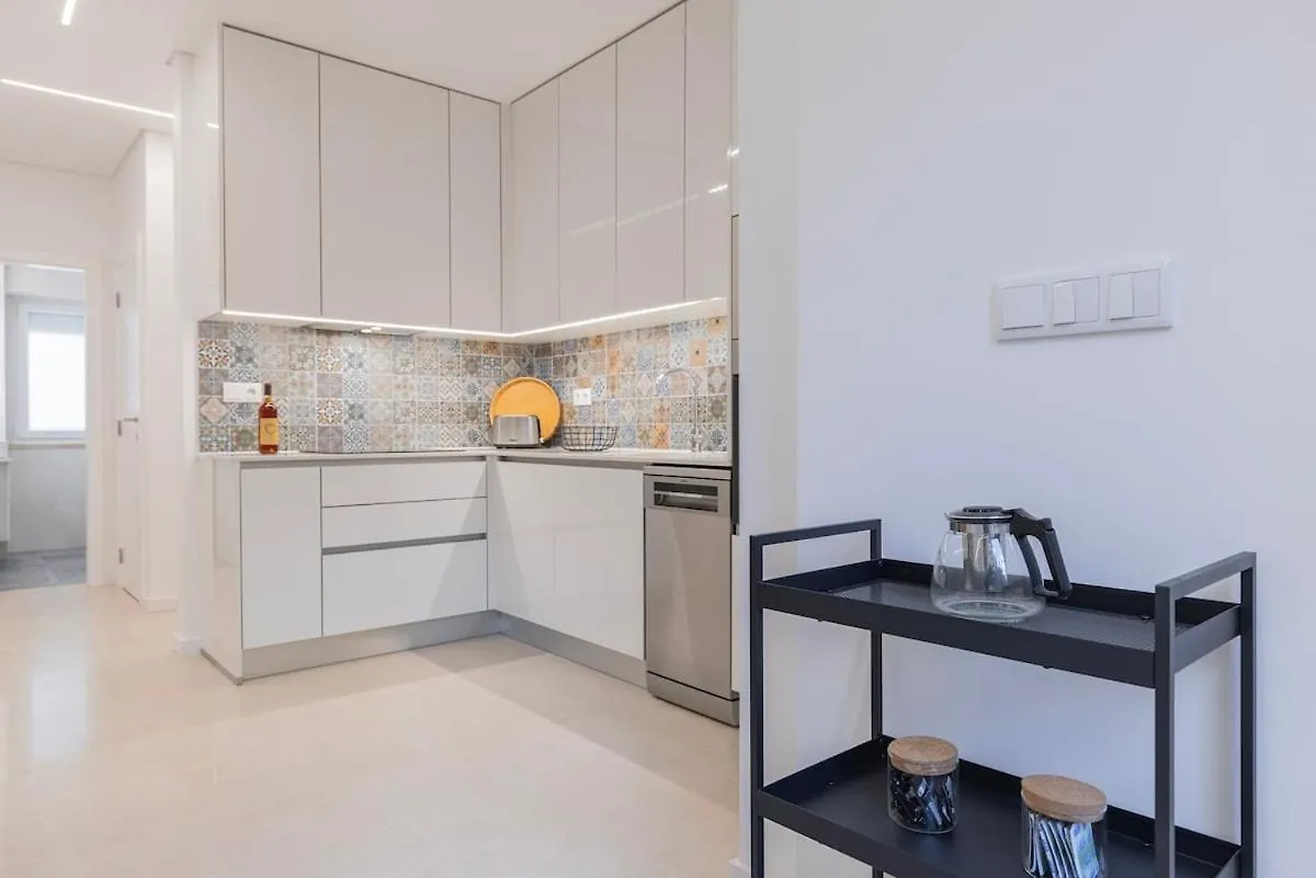New Apartment By The Metro Lisbon