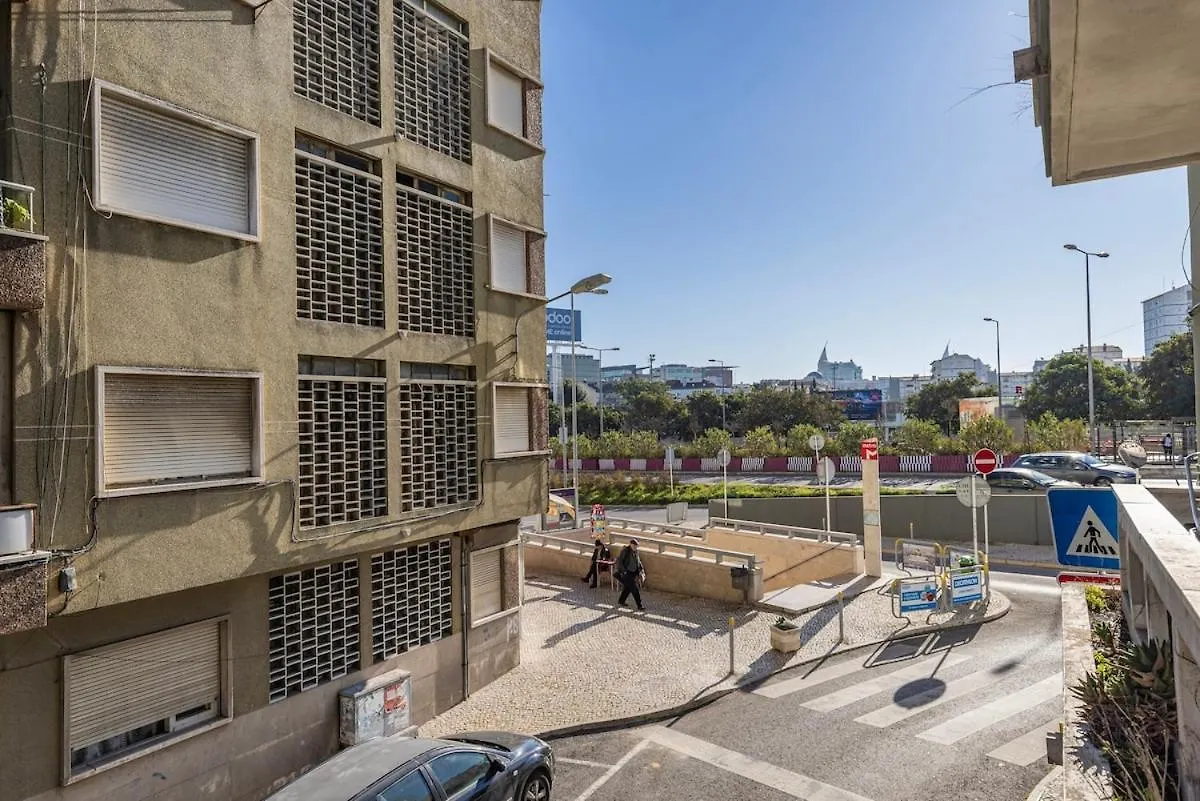 New Apartment By The Metro リスボン