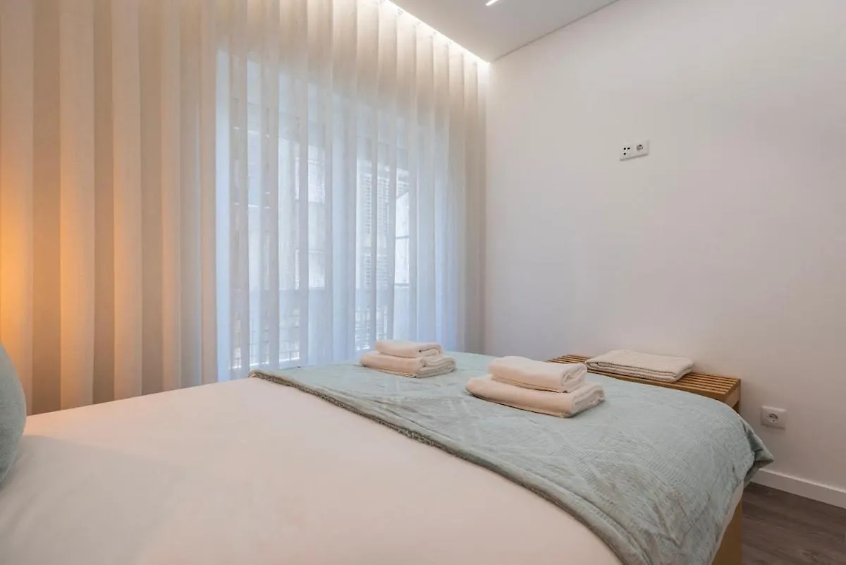 New Apartment By The Metro リスボン