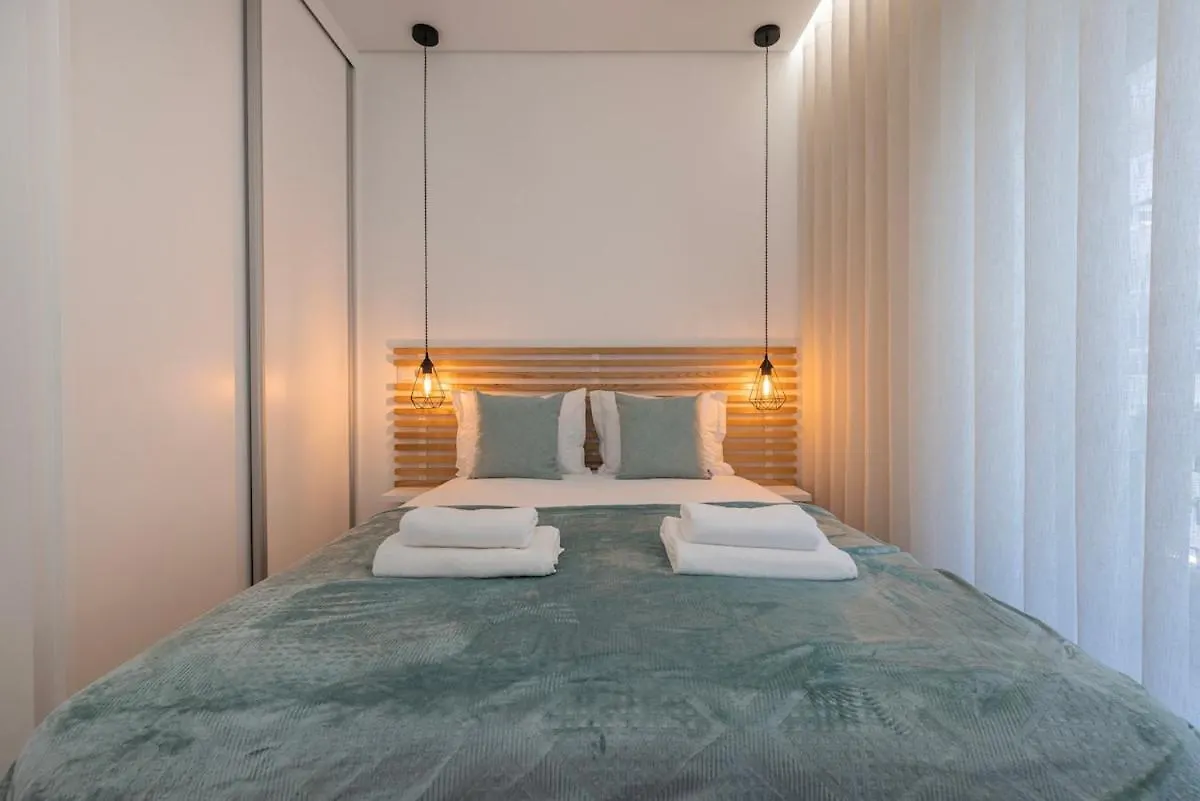New Apartment By The Metro Lisbon